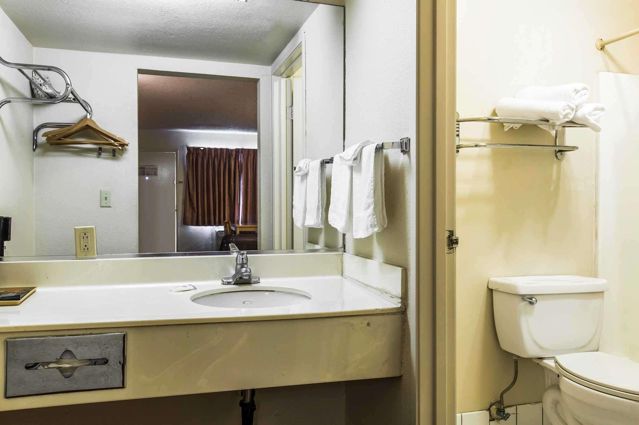Rodeway Inn Ontario Mills Mall Guasti Zewnętrze zdjęcie